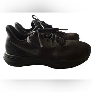 Nike women's black out sneakers size 6. Great condition.